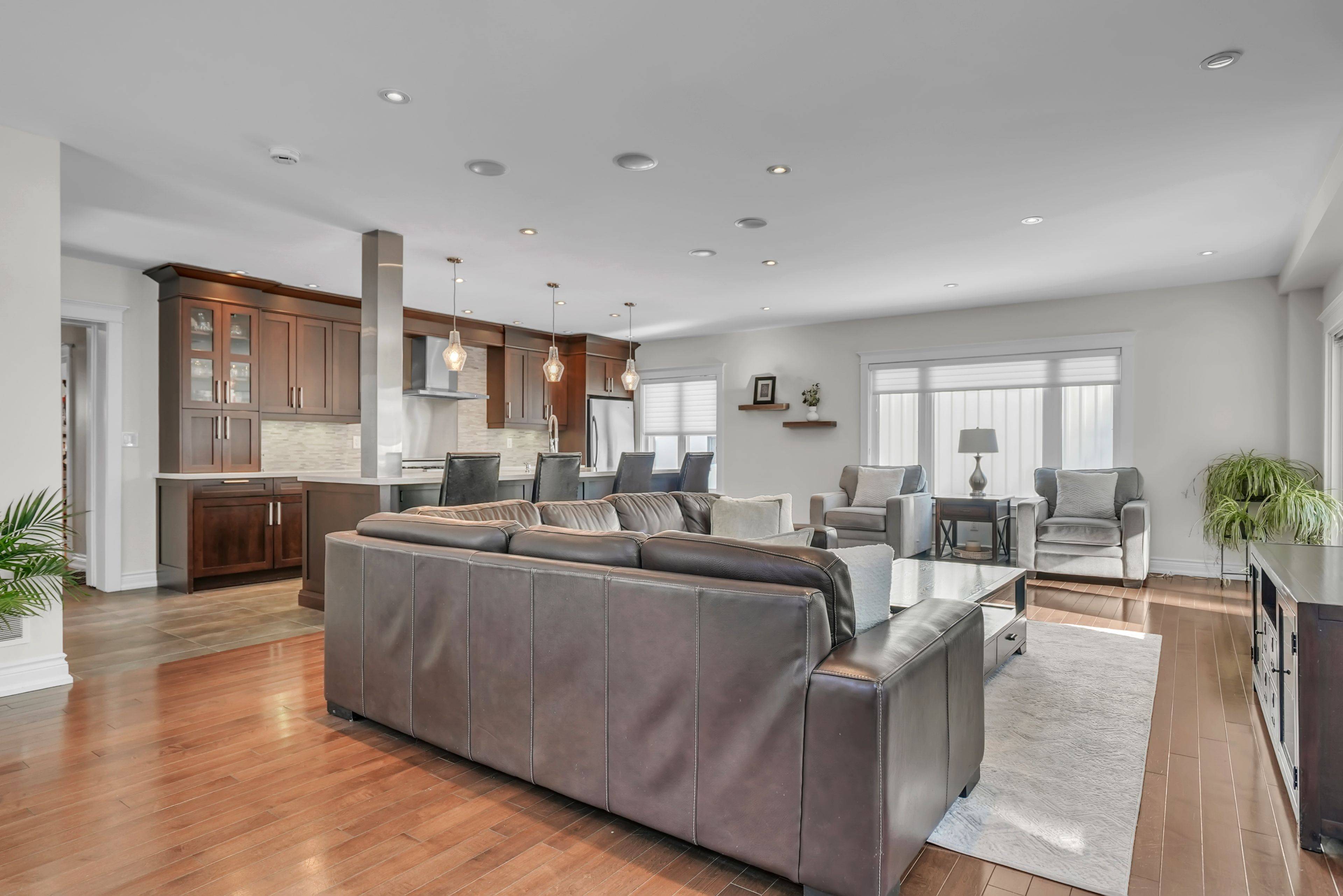 53 Metcalfe ST, Aurora, ON L4G 1E5