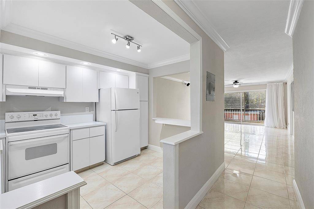 Fort Lauderdale, FL 33301,1220 NE 3rd St #205