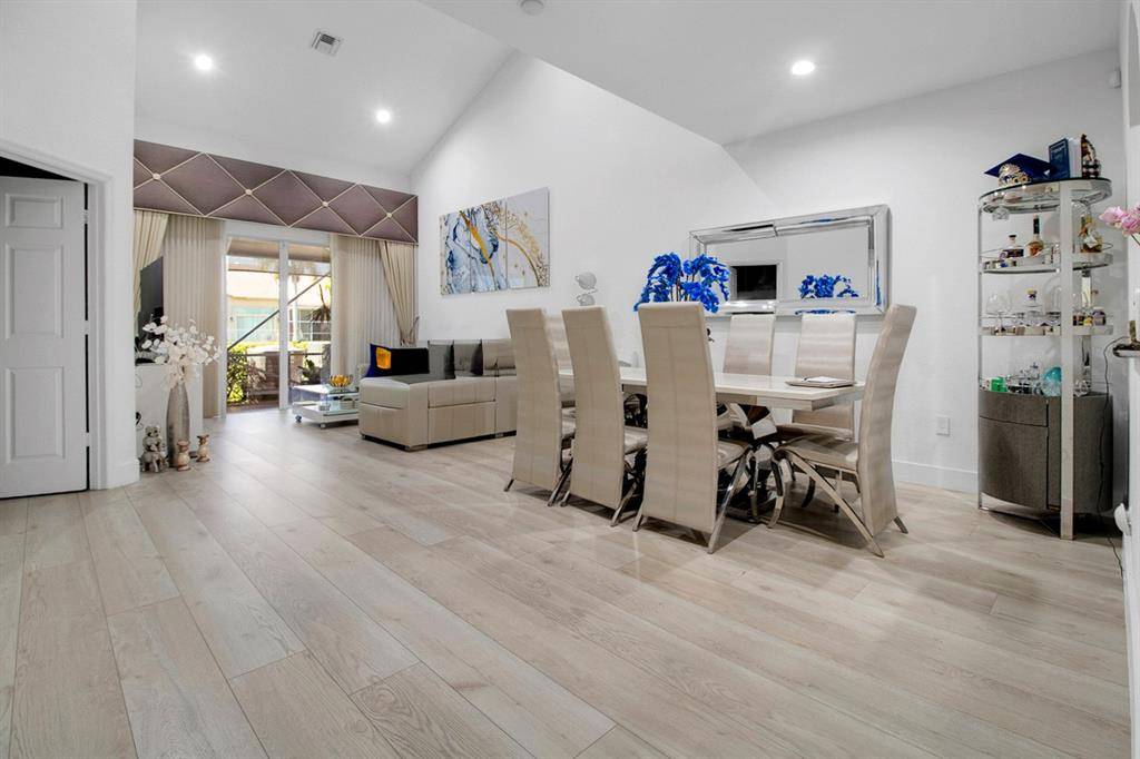 Davie, FL 33328,5095 MADISON LAKES CIRCLE E