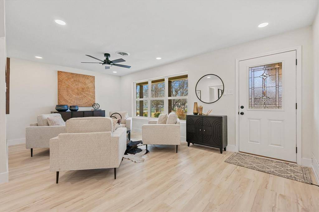 Arlington, TX 76013,611 Ravenwood Drive