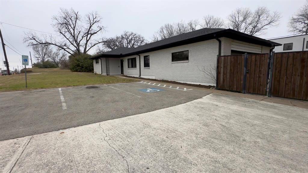 Pantego, TX 76013,1927 W Arkansas Lane