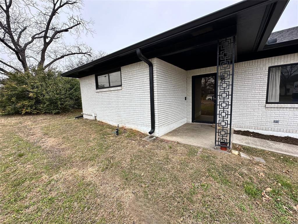 Pantego, TX 76013,1927 W Arkansas Lane