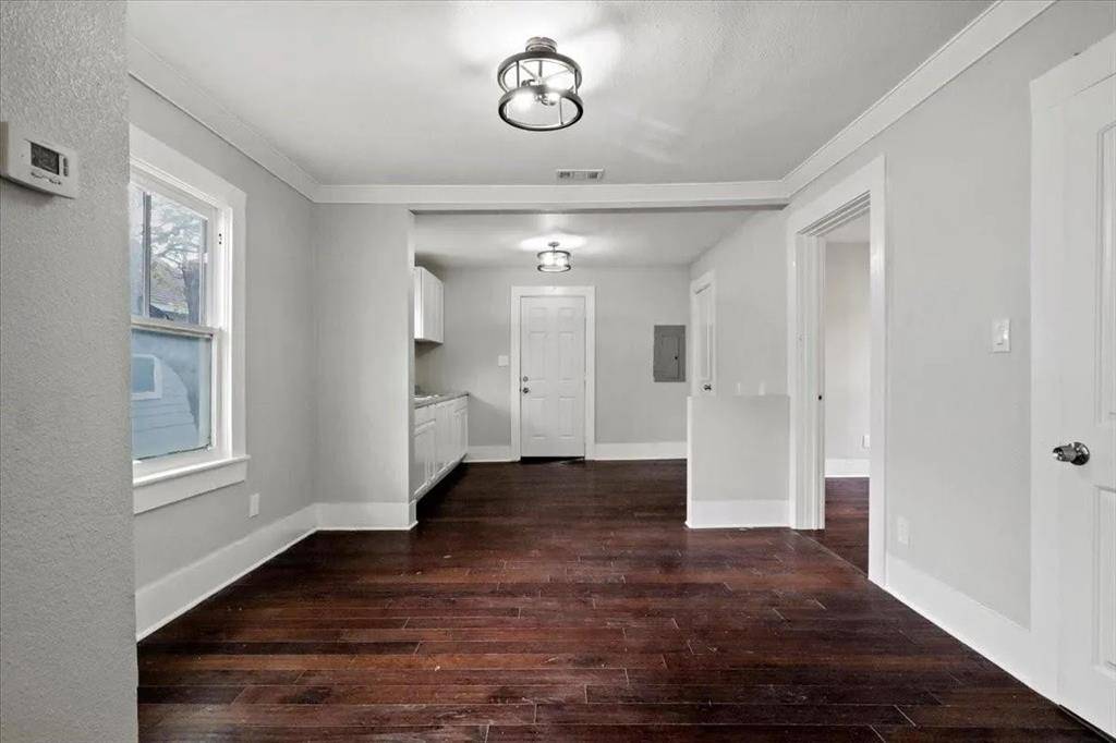 Fort Worth, TX 76104,956 E Allen Avenue