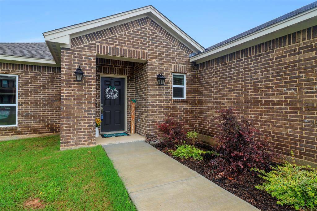 605 Madeline Court, Azle, TX 76020