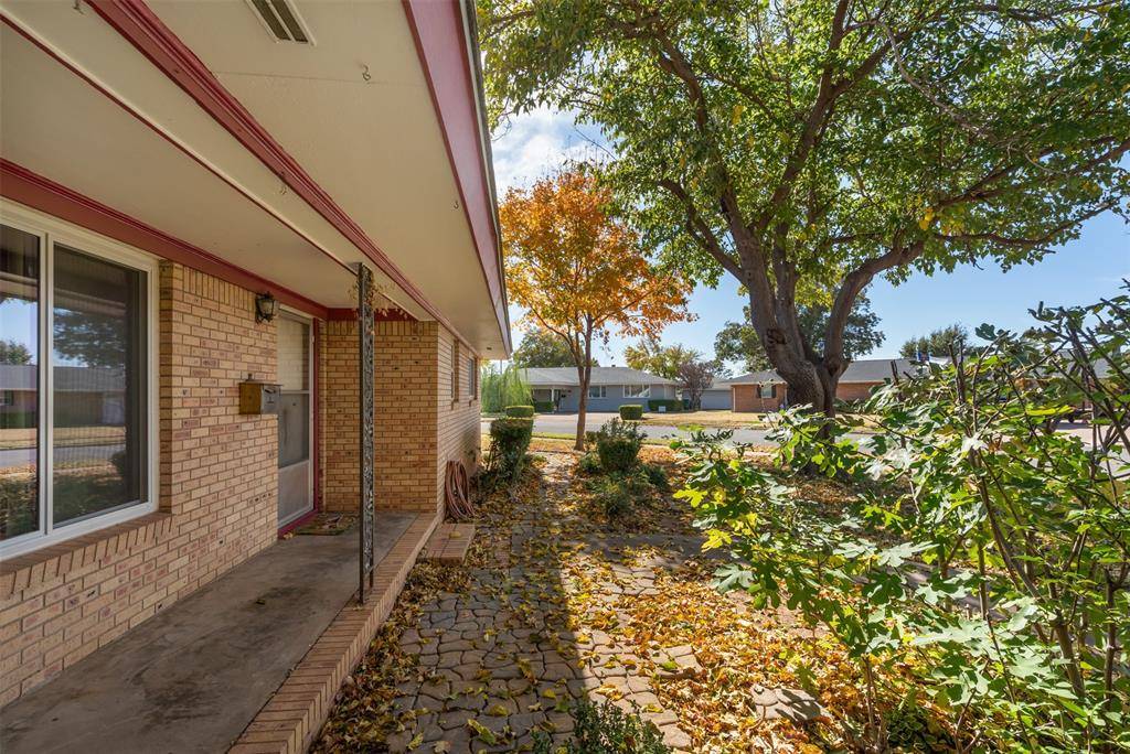 501 S Hilltop Street, Burkburnett, TX 76354