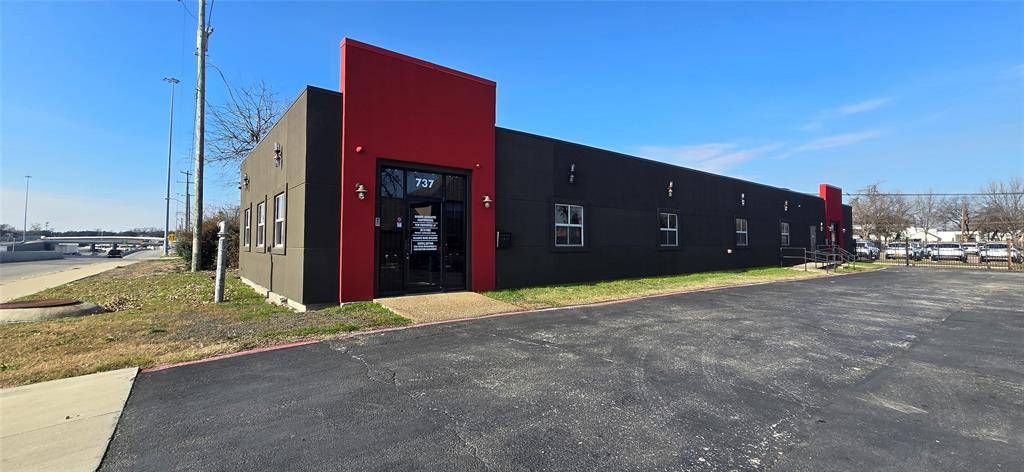 Dallas, TX 75203,739 S R. L. Thornton