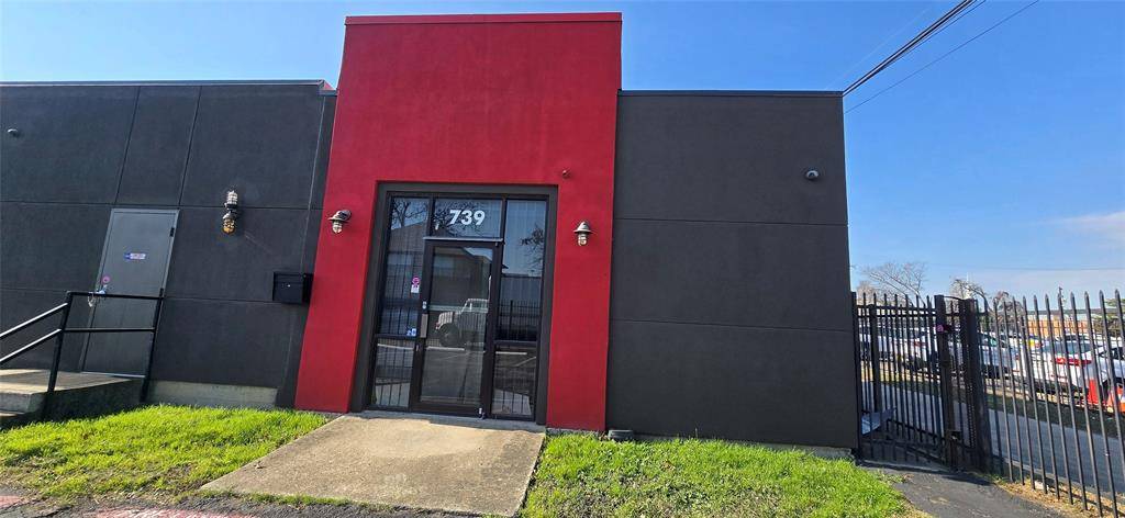 Dallas, TX 75203,739 S R. L. Thornton