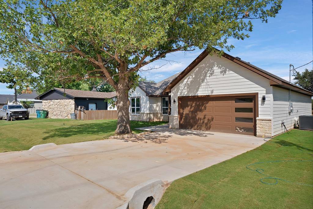 Runaway Bay, TX 76426,206 Lakeview Drive