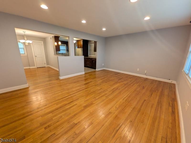 Elmwood Park Boro, NJ 07407,50 Kipp Ave