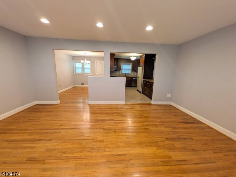 Elmwood Park Boro, NJ 07407,50 Kipp Ave