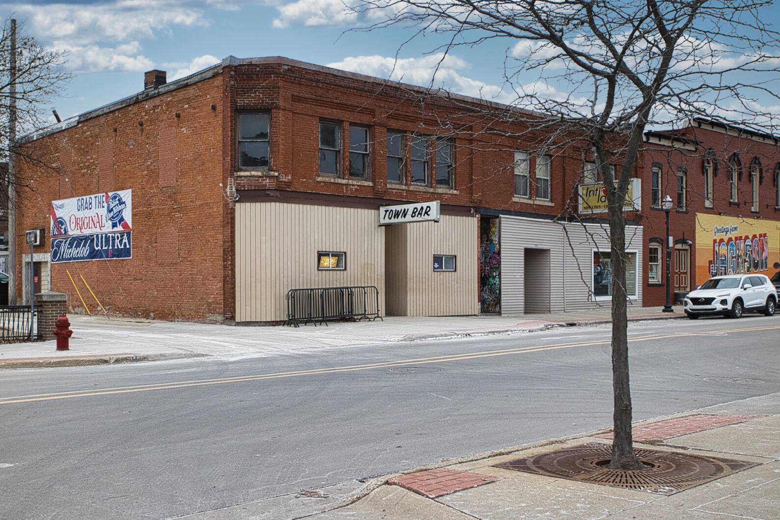 Jackson, MI 49201,121 E Cortland ST