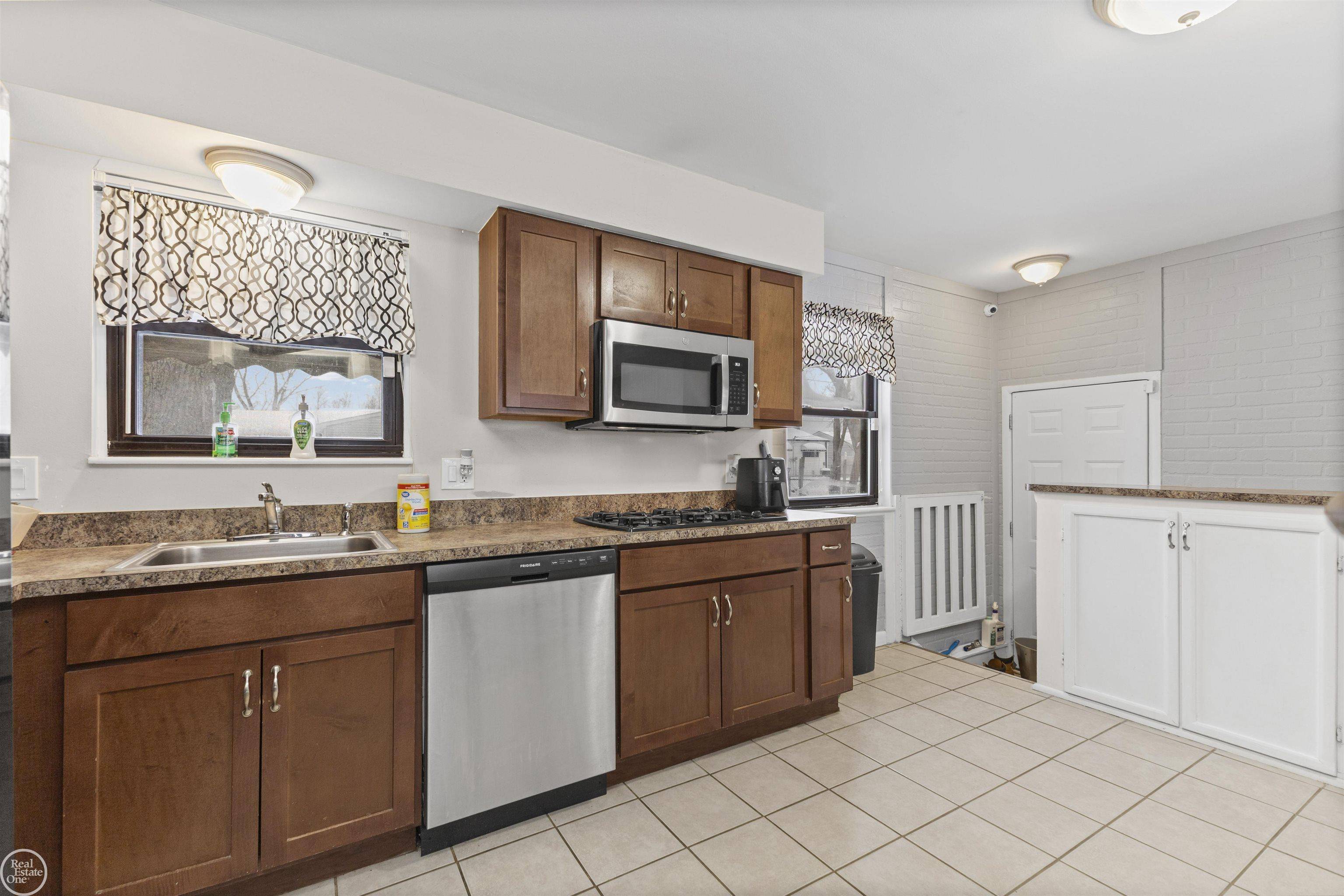 Clinton Township, MI 48035,34531 CHOPE PL