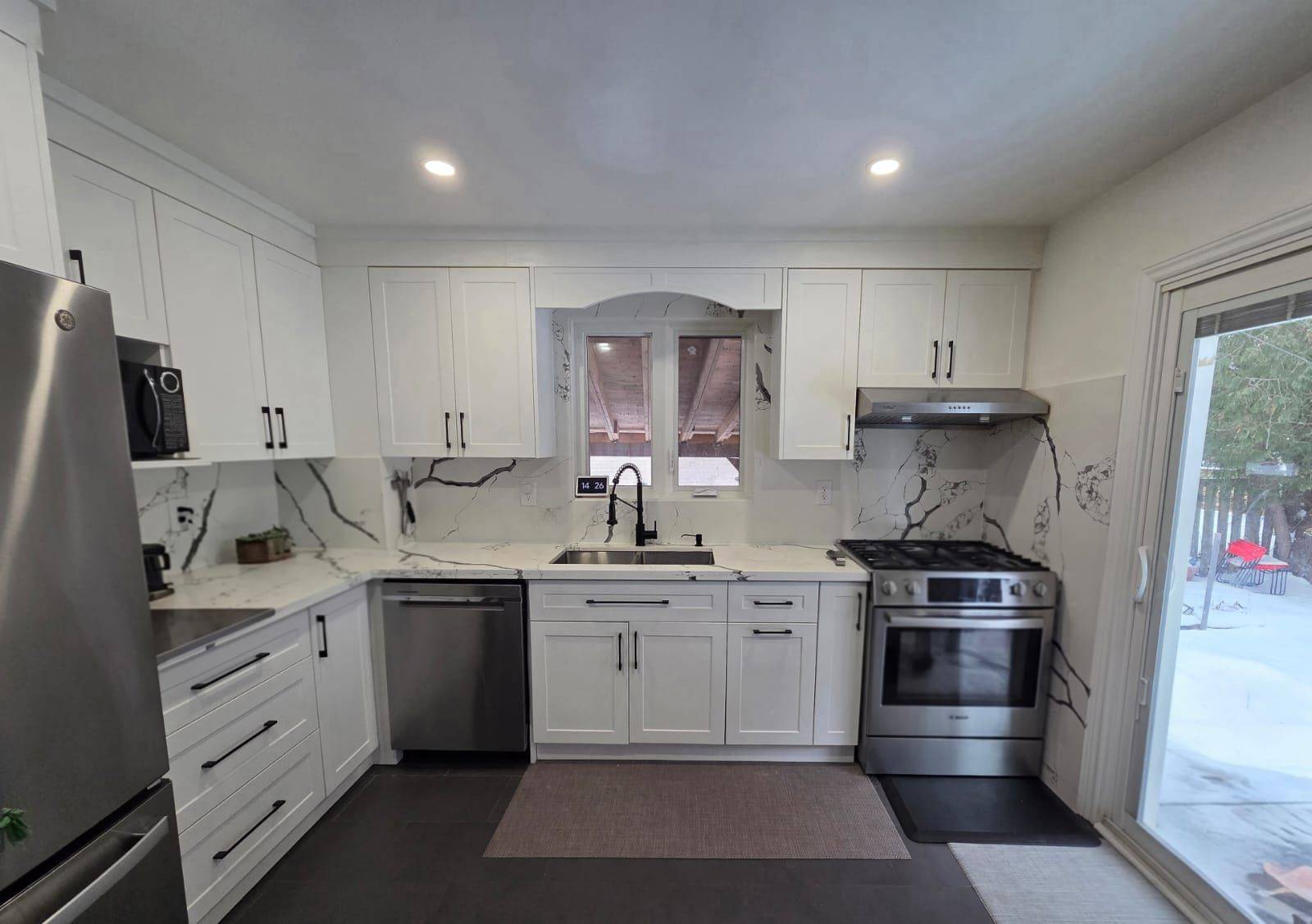 Aurora, ON L4G 2E5,23 Glass DR