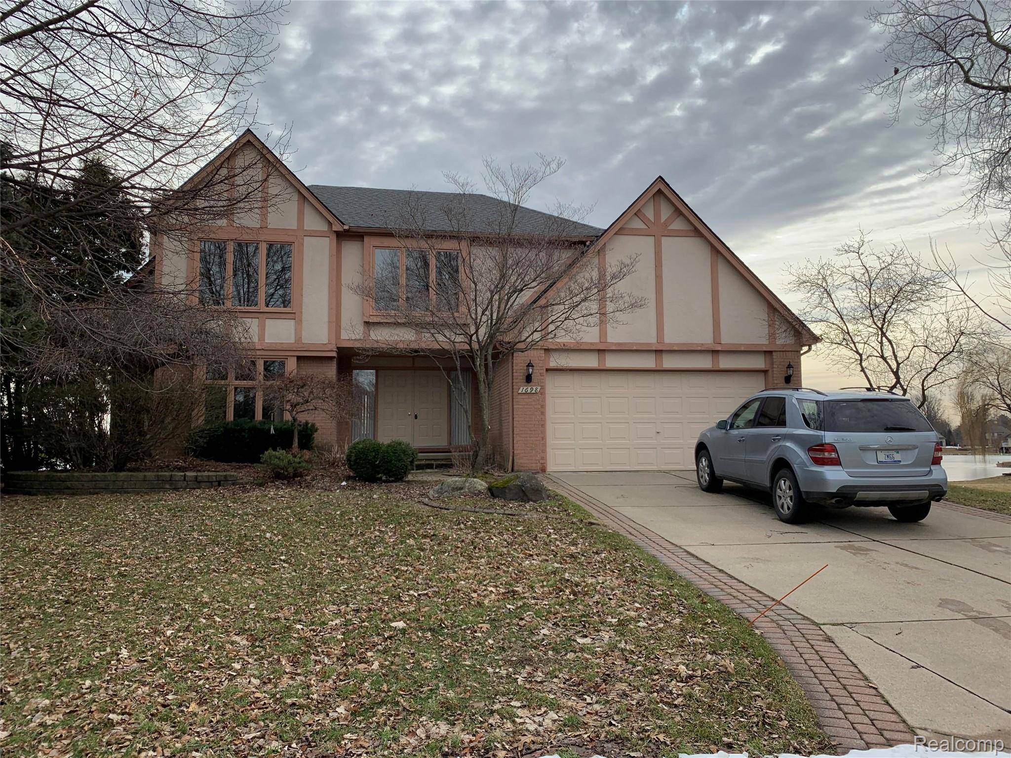 Rochester Hills, MI 48307,1698 Mackwood RD