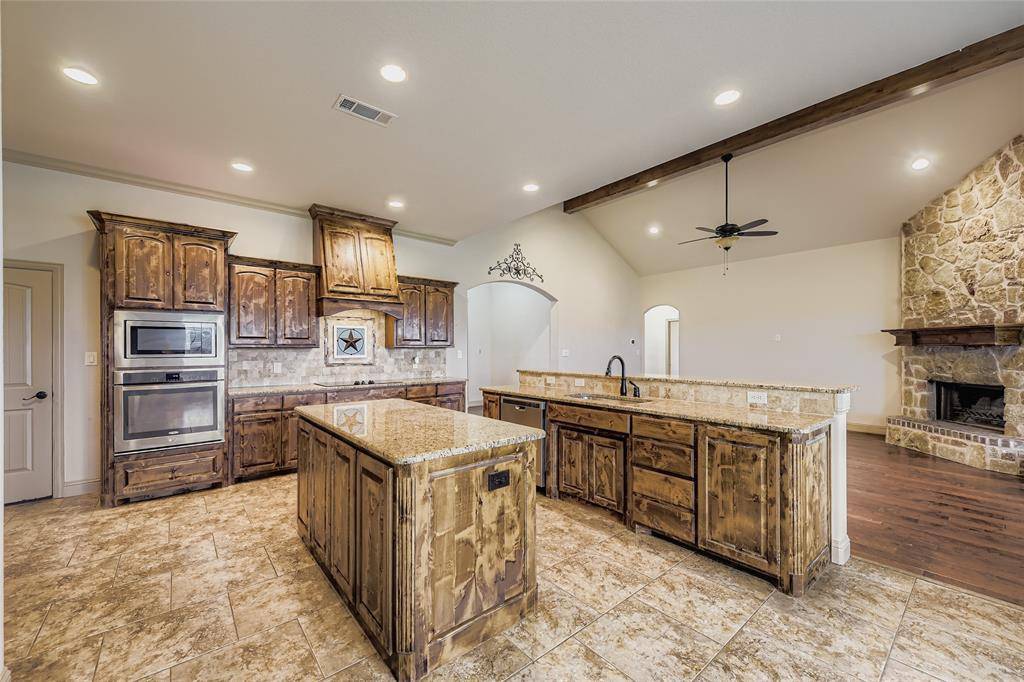 Azle, TX 76020,117 Deer Grove Trail