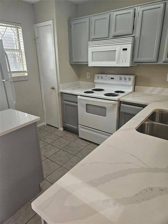 Euless, TX 76039,66 Abbey Road