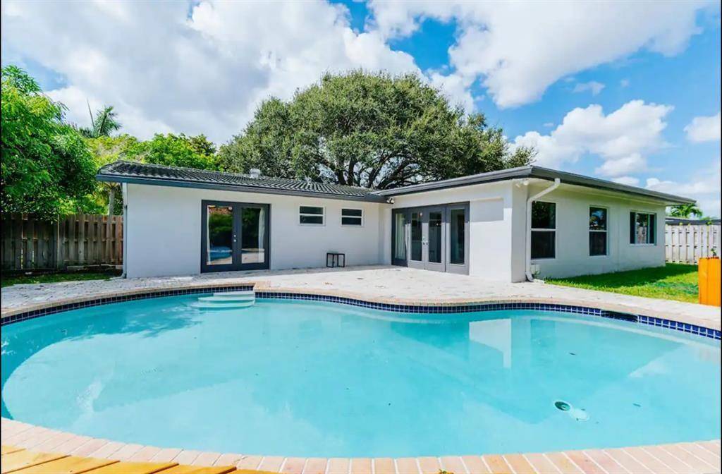 Lighthouse Point, FL 33064,2521 NE 51st St