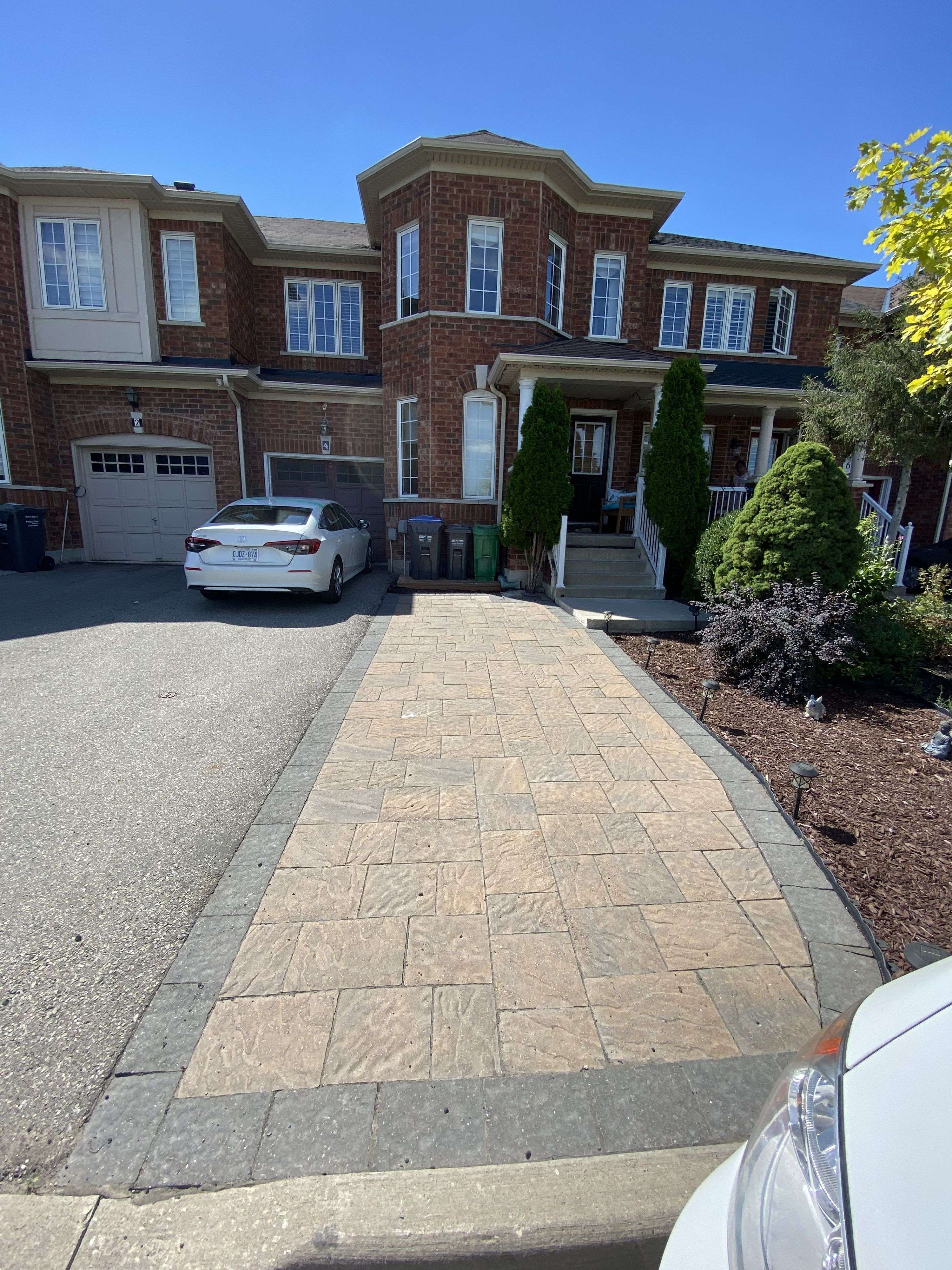 Brampton, ON L6R 0H8,4 Sled Dog RD