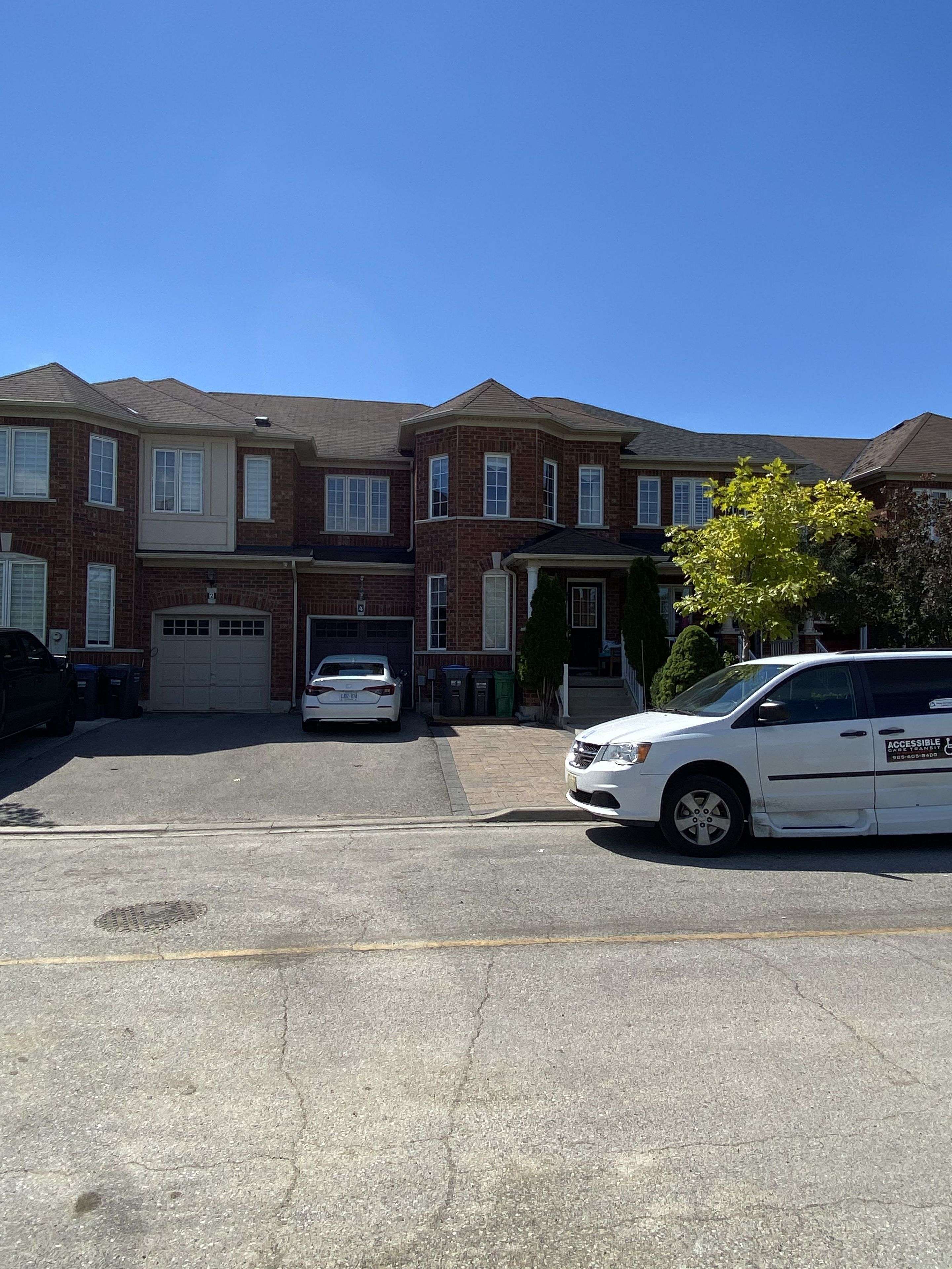 Brampton, ON L6R 0H8,4 Sled Dog RD