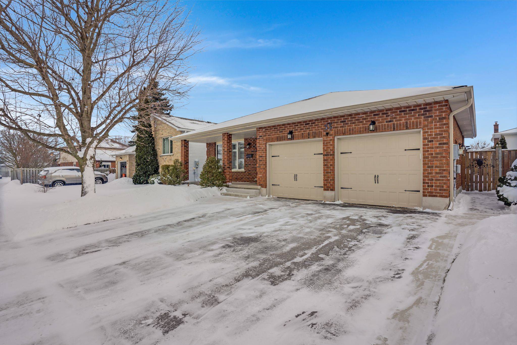 Cambridge, ON N1P 1A3,35 Southview CRES