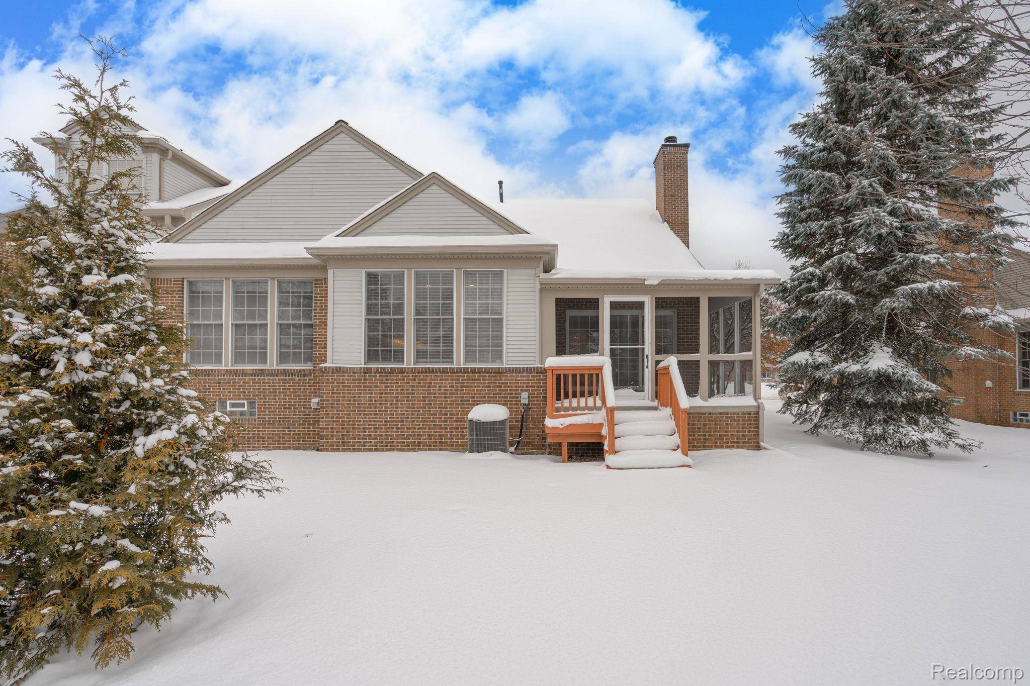 Rochester, MI 48307,530 Wyngate DR