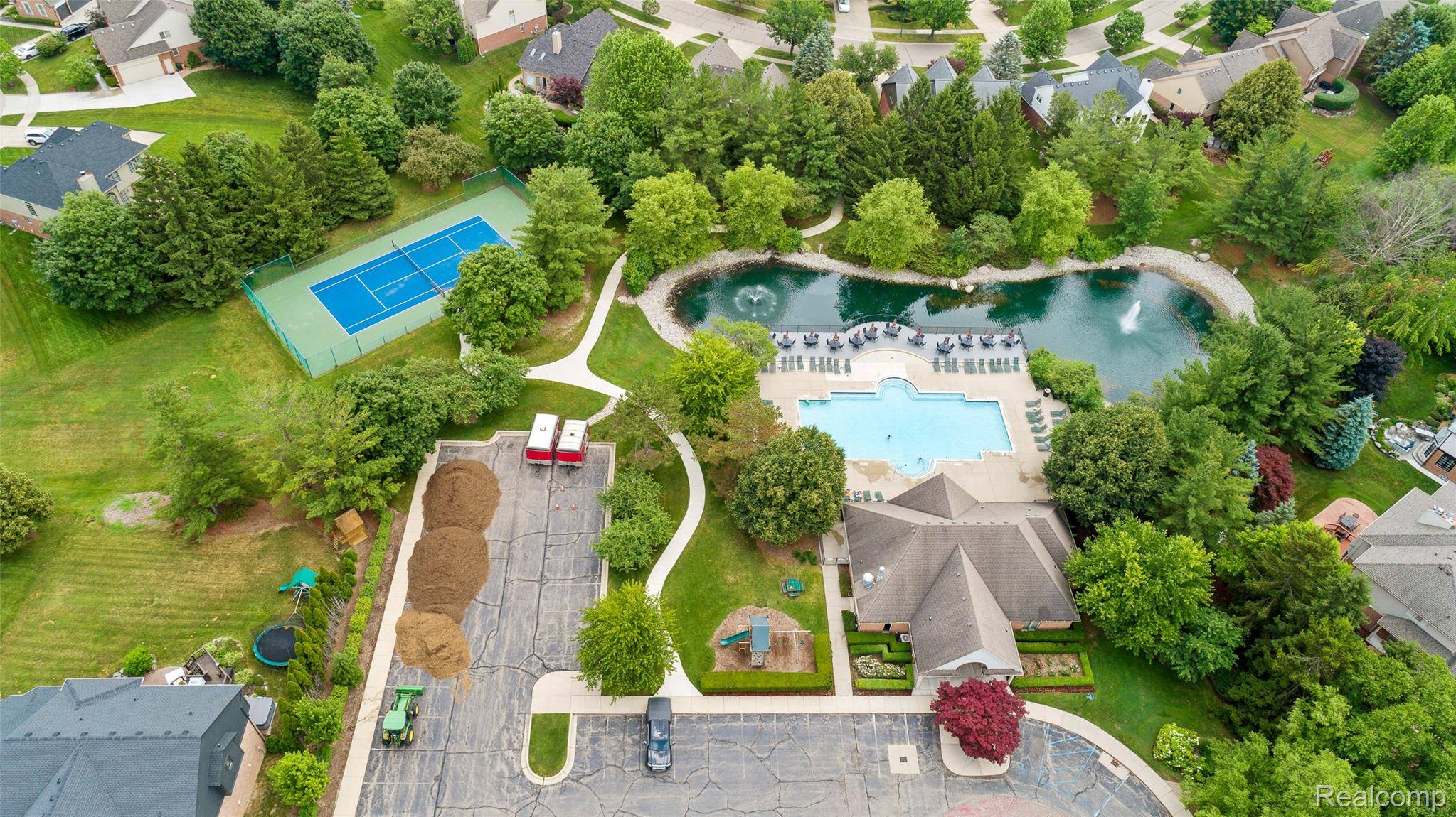 Rochester, MI 48307,530 Wyngate DR