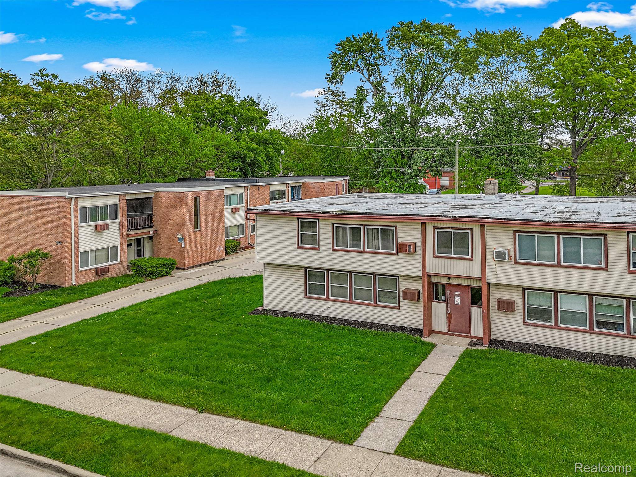 Dearborn, MI 48184,5701-5707 Woodward ST