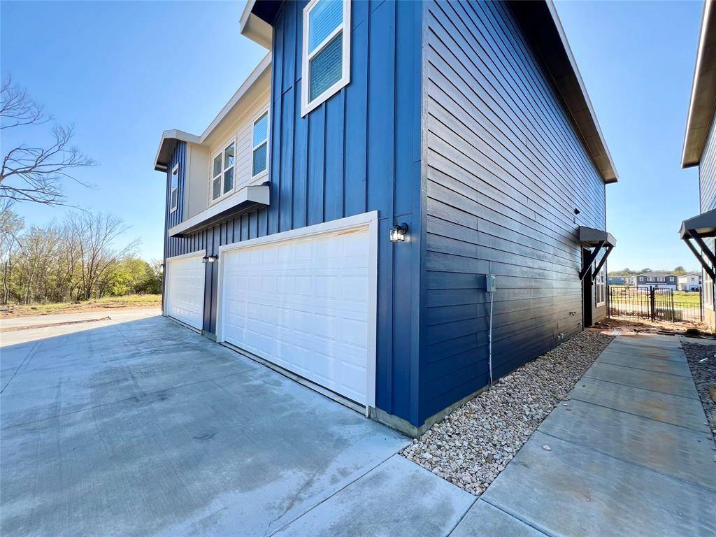 Burleson, TX 76028,3501 E Renfro Street #407