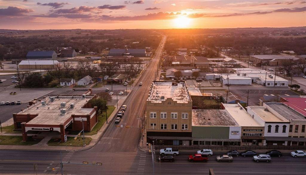 Comanche, TX 76442,107 S Austin Street