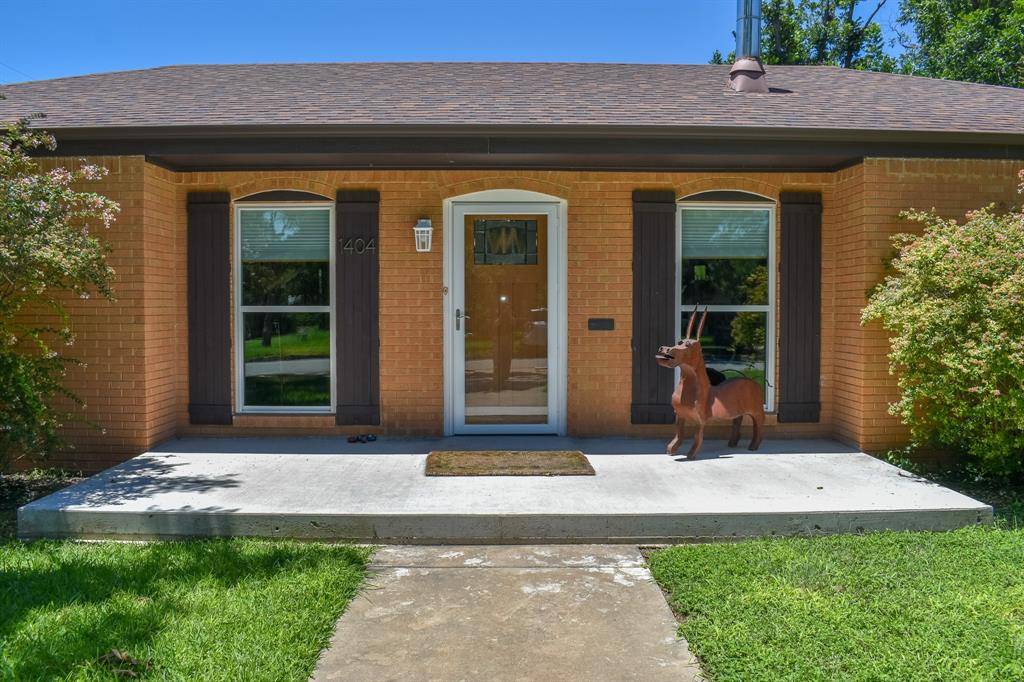 Brady, TX 76825,1404 S China