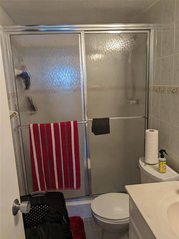 Miami Beach, FL 33141,8001 N Crespi Blvd #2c