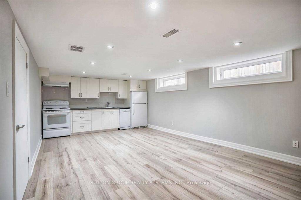 Toronto W08, ON M9C 4P3,115 Rangoon RD #Lower Level