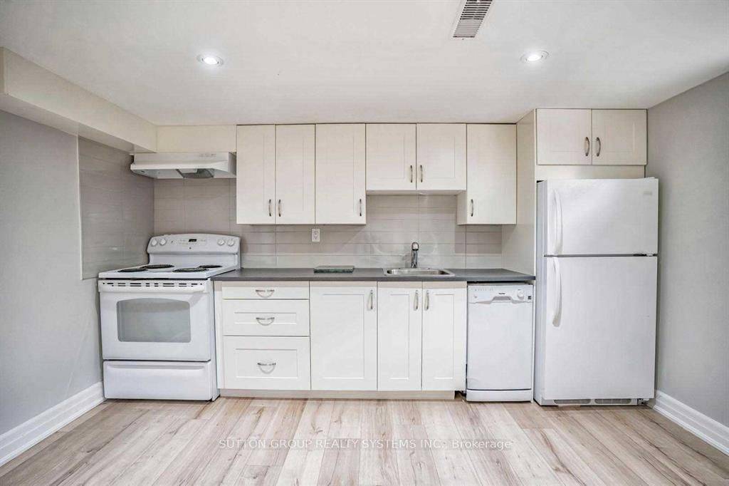 Toronto W08, ON M9C 4P3,115 Rangoon RD #Lower Level