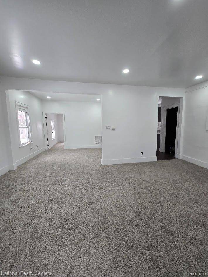 Detroit, MI 48219,18910 Wormer ST