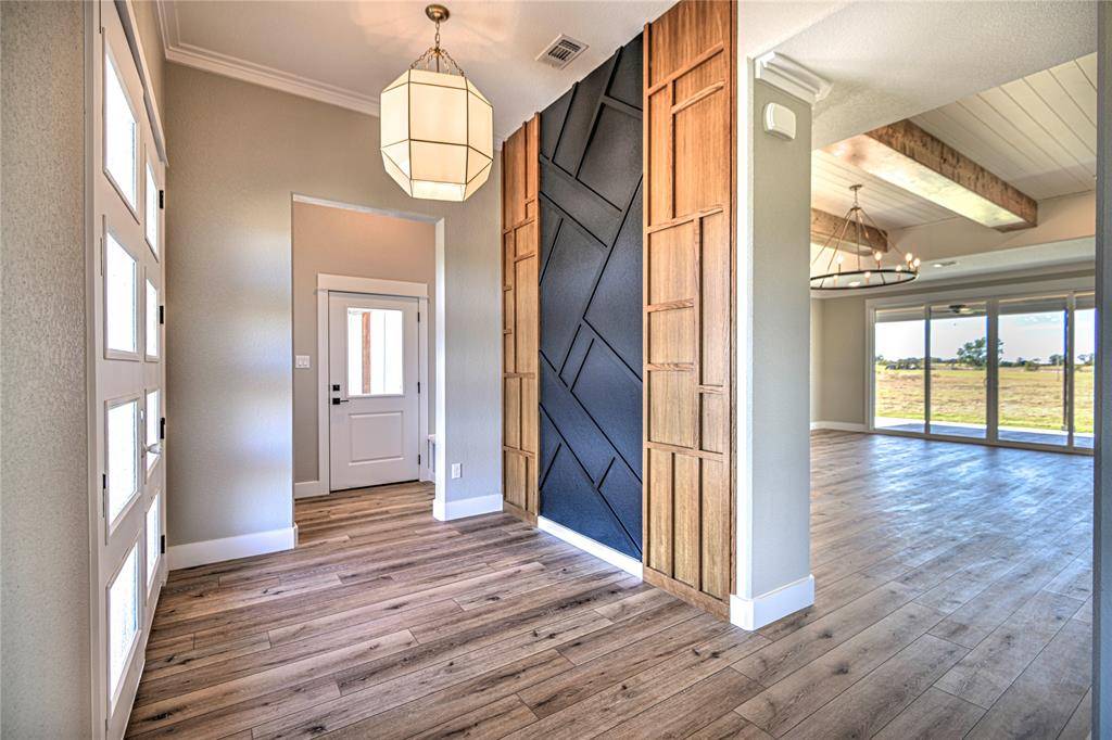 8186 S Lone Star Parkway, Moody, TX 76557