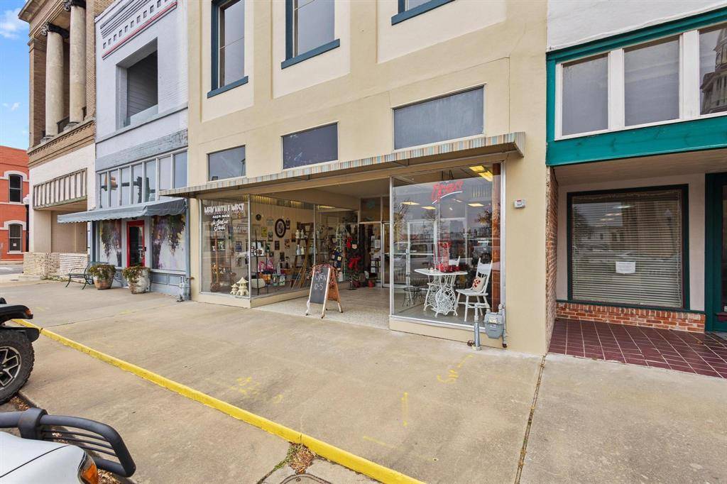 Bonham, TX 75418,405 N Main Street