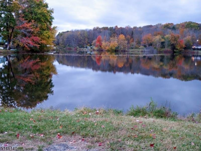 Hampton Twp., NJ 07860,37 Cypress Dr