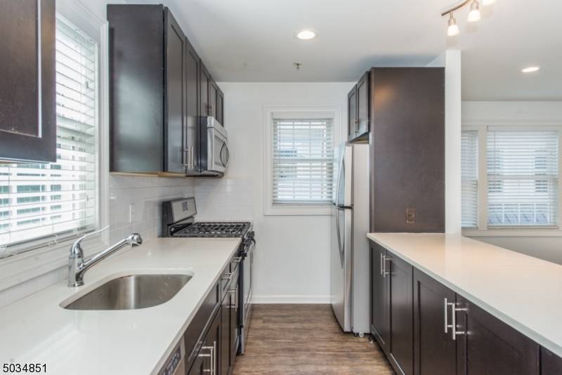 Morristown Town, NJ 07960,1 Leona Dr Unit 6 #6