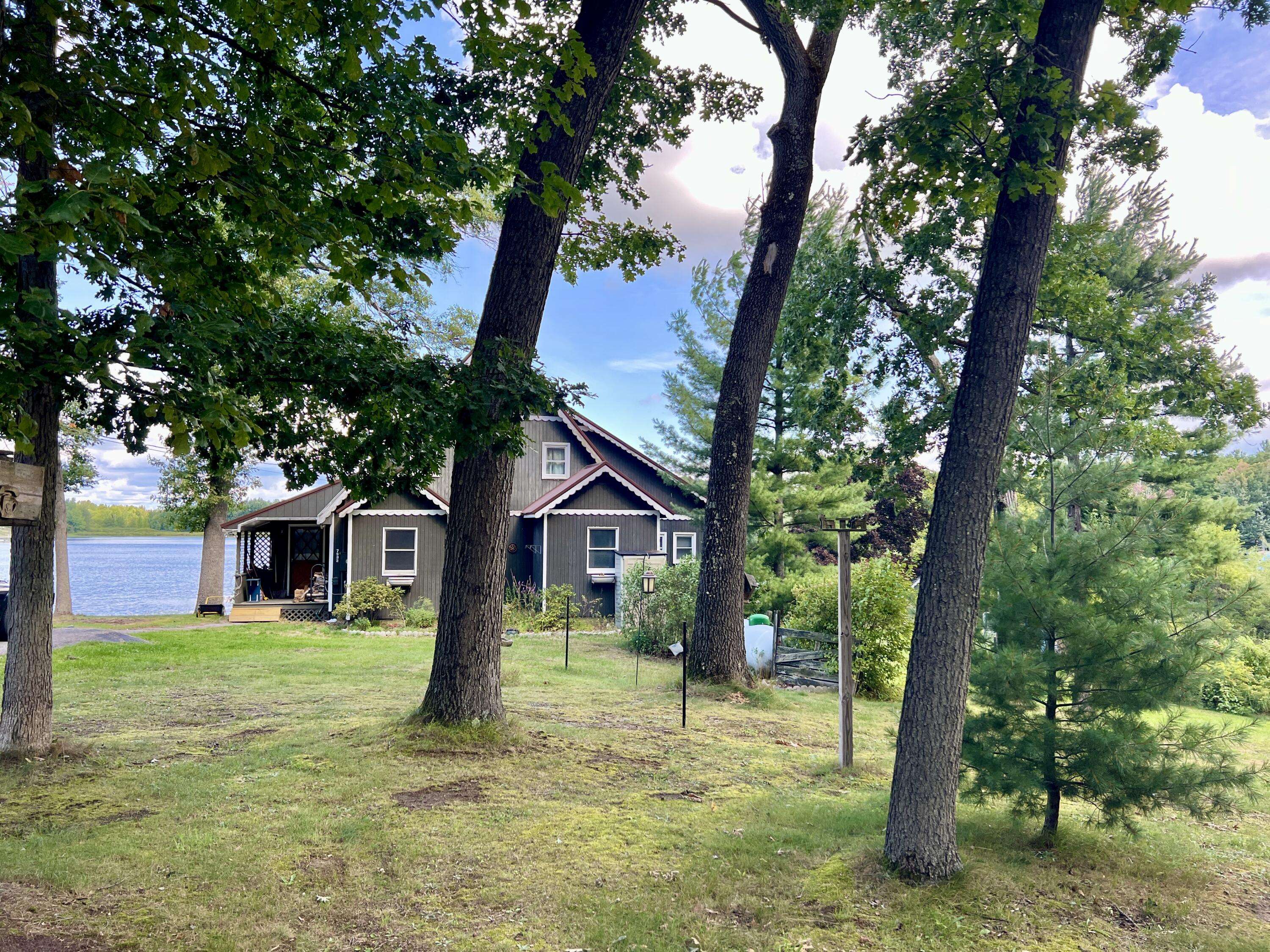 Branch, MI 49402,7832 US-10