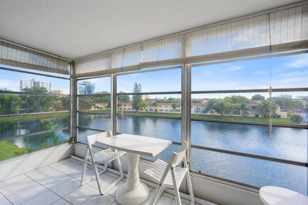 Miami, FL 33180,2880 NE 203rd St #36