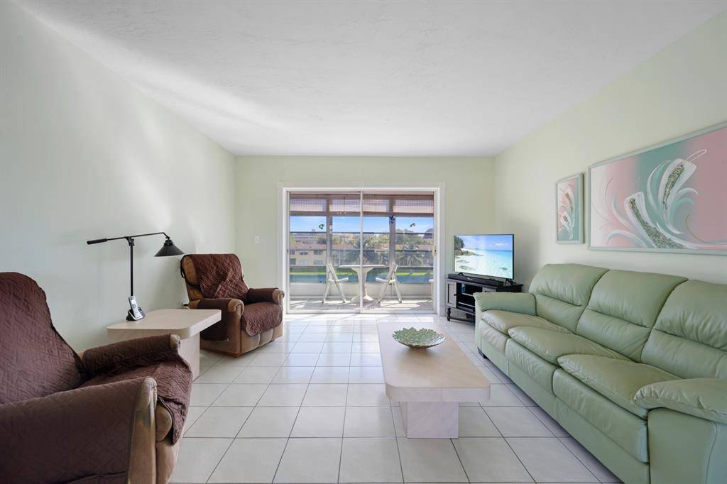 Miami, FL 33180,2880 NE 203rd St #36