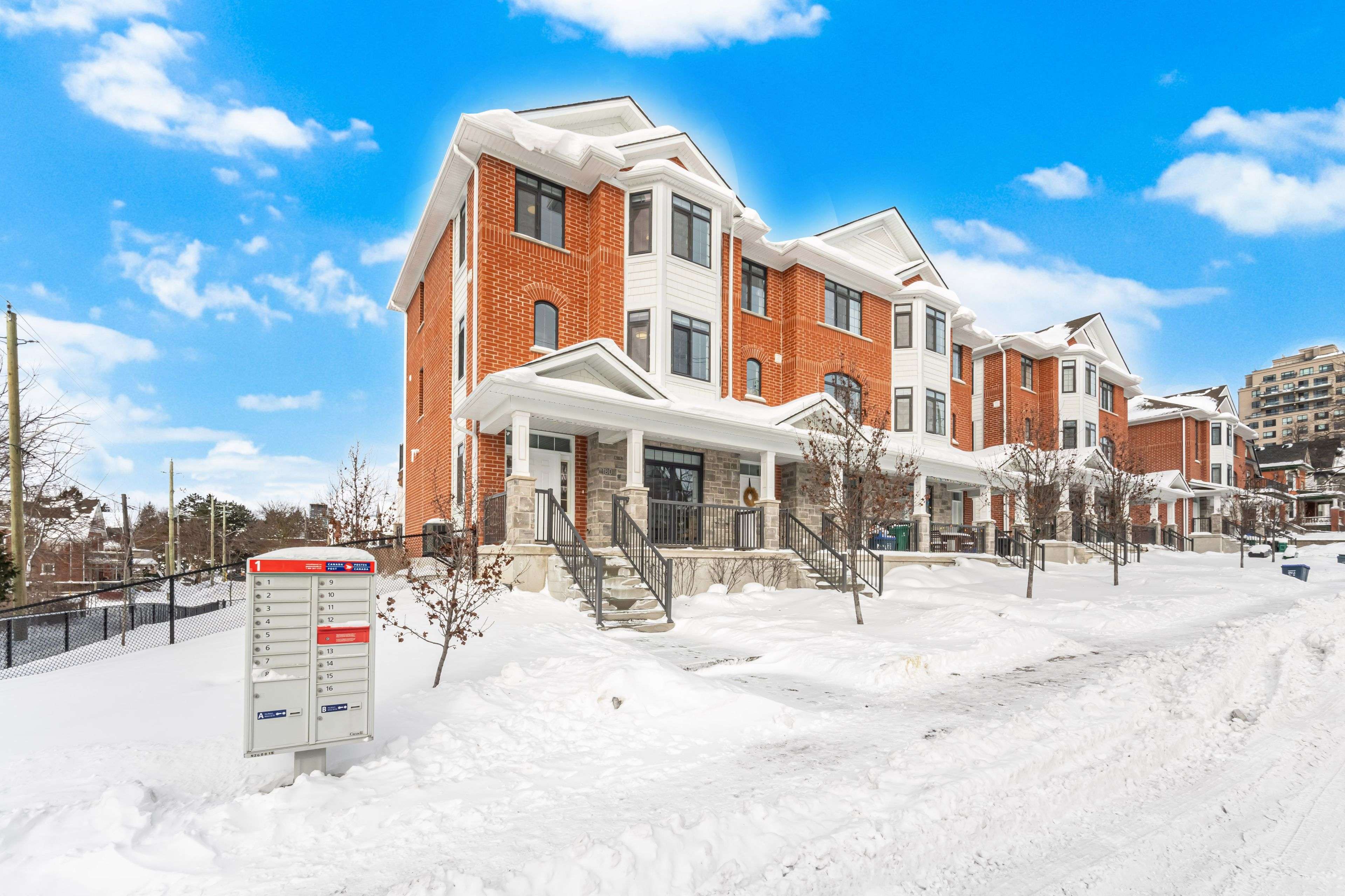 Kitchener, ON N2G 3H8,180 Benton ST