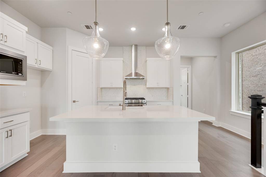 Plano, TX 75075,945 Heights Way