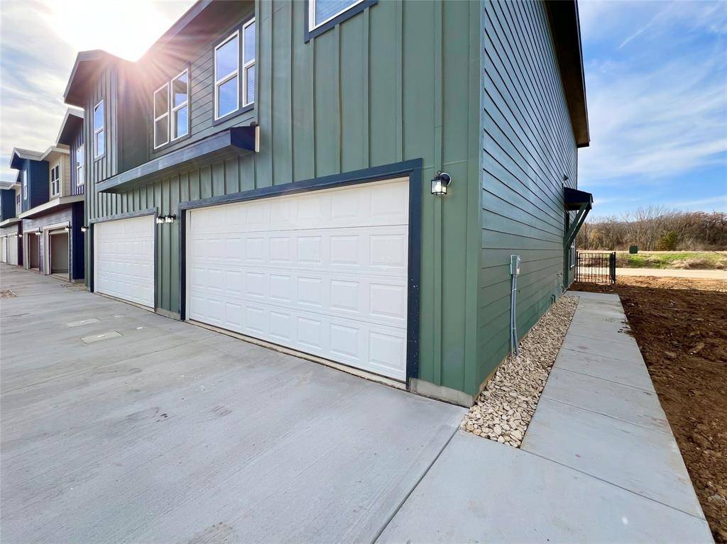 Burleson, TX 76028,3501 E Renfro Street #416