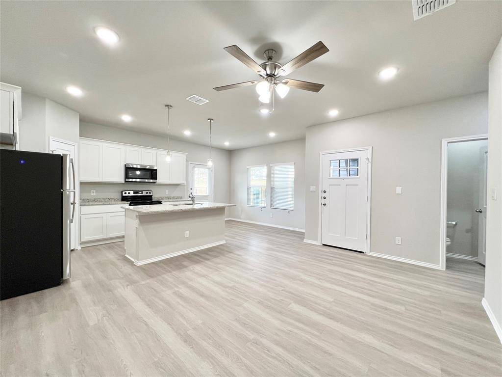 Burleson, TX 76028,3501 E Renfro Street #416