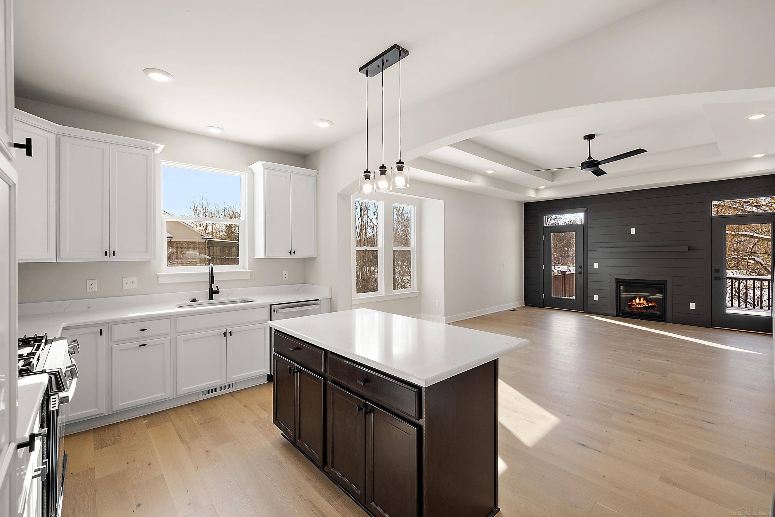 Clinton Township, MI 48036,21142 Lilac LN