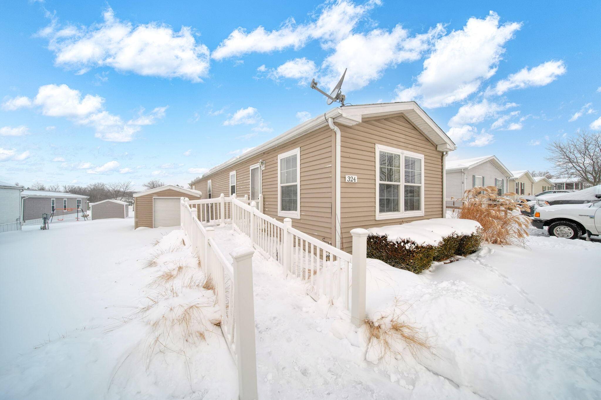 Adrian, MI 49221,324 Grand River DR