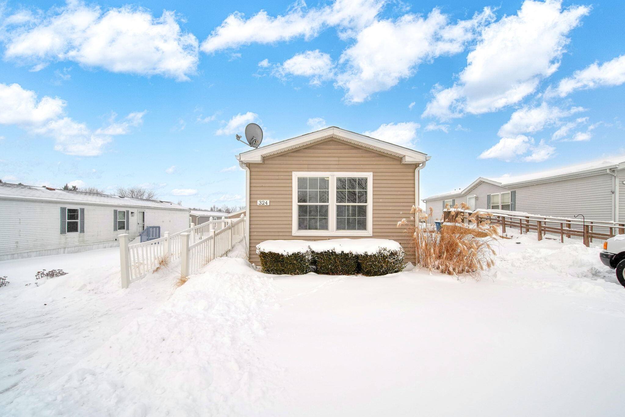 Adrian, MI 49221,324 Grand River DR