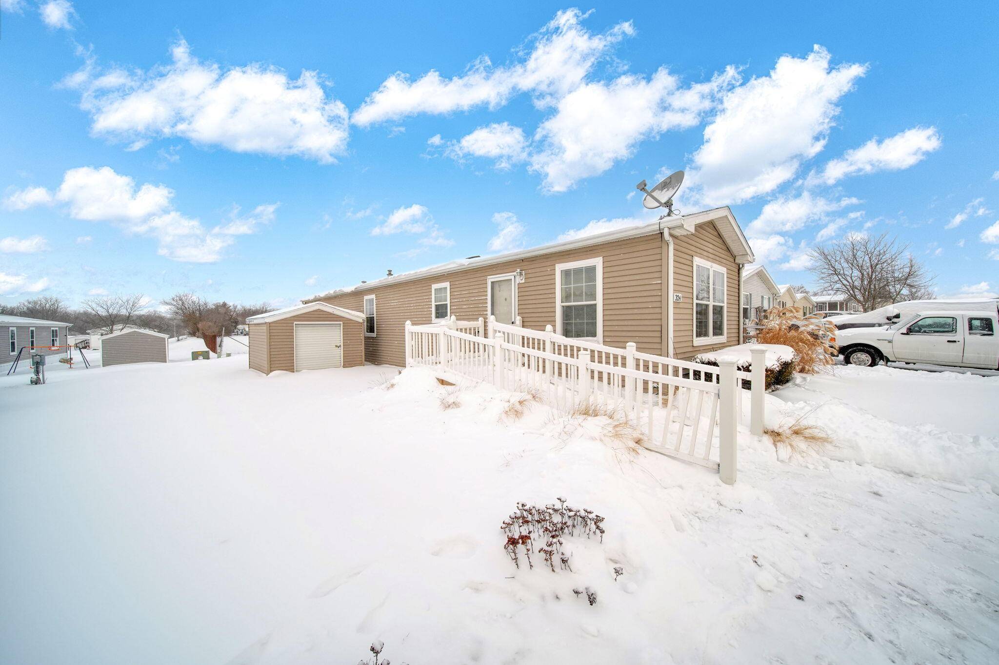 Adrian, MI 49221,324 Grand River DR