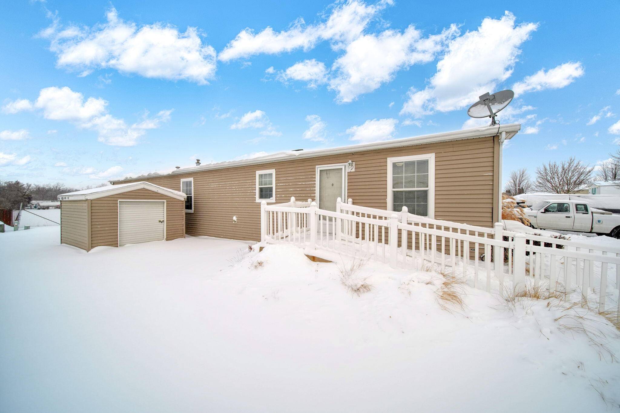 Adrian, MI 49221,324 Grand River DR